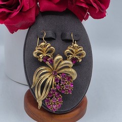 Vintage Lisner Gold Tone Fuchsia Pink Rhinestone Floral Brooch and Earring Set