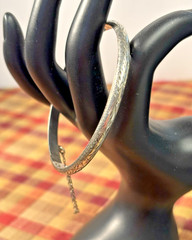Vintage 925 Sterling Silver Etched Hinged Bangle Bracelet w Safety Chain 7.25″