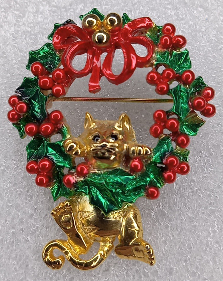 AJC Christmas Wreath Cat Hanging Brooch Pin
