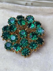 Vintage Green Rhinestone Brooch Goldtone Round Cluster Pin 1.75”