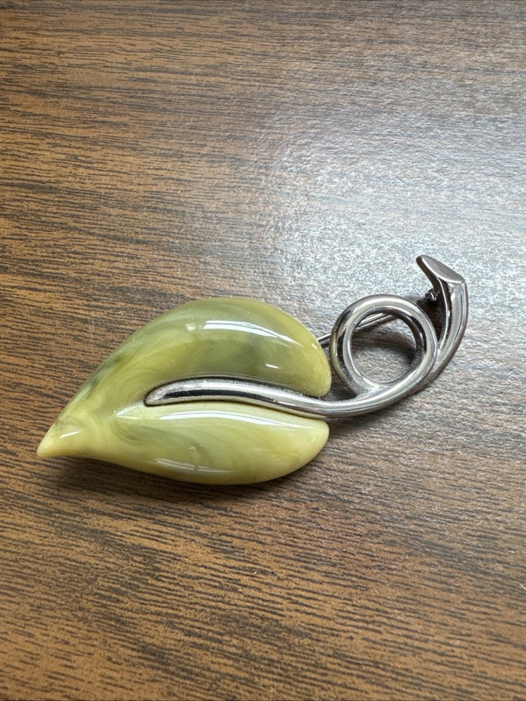 VTG Liz Claiborne Green Marbled Leaf Brooch Pin Silver Tone Swirl Vintage Style