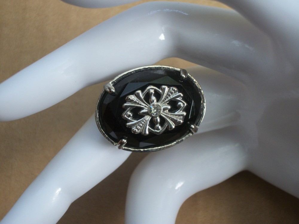 Vintage Avon Art Deco Black Oval Ring Silver Tone Gothic Filigree Size 8.5