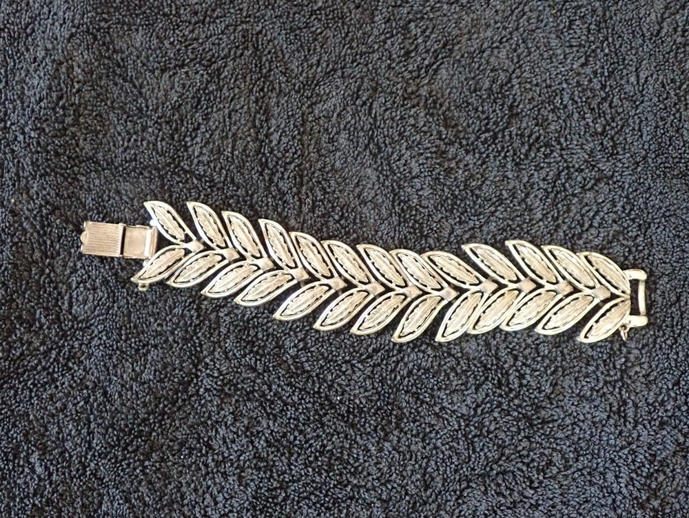Vintage Coro silver-tone leaf link bracelet