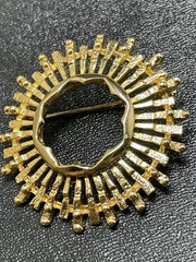 CELEBRITY Signed Vintage 2” Circle Burst Gold Tone Metal Brooch Pin