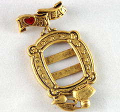 2.5″ NOS VTG c1980’s DANECRAFT I ❤️ LOVE MY CAT PHOTO FRAME GOLD PEWTER BROOCH