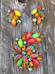 ARTHUR PEPPER MULTICOLOR CABACHON RHINESTONE STATEMENT BROOCH EARRINGS SET
