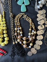 3.5 Lbs! 50+Vintage lot Of Silver And Gold Tone Necklace/bracelets/earrings/ring
