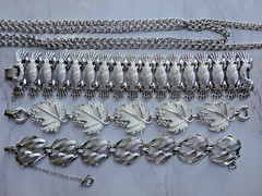 LOT OF 4 VTG SARAH COV CORO AVON SILVERTONE ENAMEL FAUX STONE BRACELETS NECKLACE