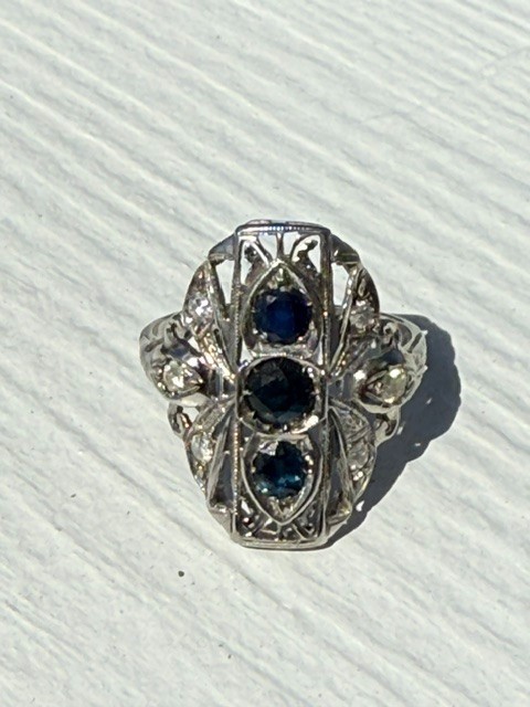 14k White Gold Sapphire Ring