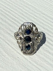 14k White Gold Sapphire Ring