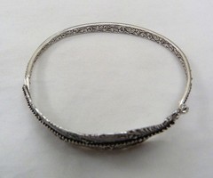 SARDA STERLING SILVER GRANULATED FEATHER SPRING HINGE DELICATE BANGLE BRACELET