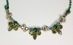 Beautiful True Vintage Green and Aurora Borealis Necklace