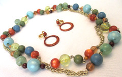 Vtg Beautiful Multi-Colored Bead Necklace & Rust Colored Clip Earrings