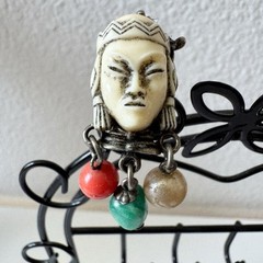 Vintage Selro Selini Goddess Face Silvertone Frame Clip Earrings