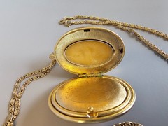 Vintage Cameo Perfume Locket Brooch Pendant Necklace 1970s Solid Perfume Intact