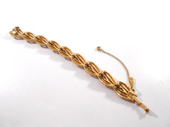 VTG Monet Openwork Teardrop Shape Link Gold Tone Bracelet Safety Chain Free Ship
