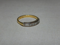 VINTAGE 18ct GOLD RING SET WITH 4 TAPERED BAGUETTE CUT DIAMONDS
