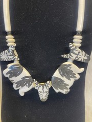 VINTAGE RUBY Z CANDICE LOHEED CERAMIC 80’s 90”s NECKLACE Elephant Zebra Safari
