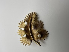 Vintage Gold Leaf Faux Pearl Mid Century Modern Brooch 4.5cm BB15