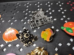 Lot Of 9 Halloween Themed Pins Brooches And Pin Back Buttons DMH10