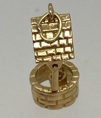 14k Yellow Gold Wishing Well Charm Articulated C31