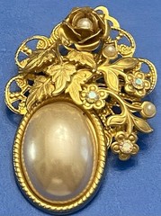 VTG Bright Gold Tone Victorian Inspired Asymmetrical Faux Pearl Brooch Pin 2.25”
