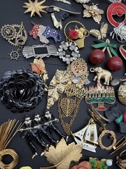 Lot Of 140 Brooches Pins – Many Signed – Silver Gold Tone Wholesale Resell J108a