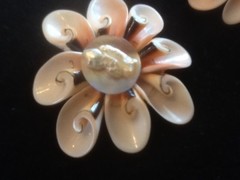 Pre-Owned Shell & MOP FLOWER PIN / Matching Earrings