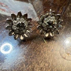 Coro Rhinestone Floral Flower twist clip on Earrings Vintage Flower 50-60’s