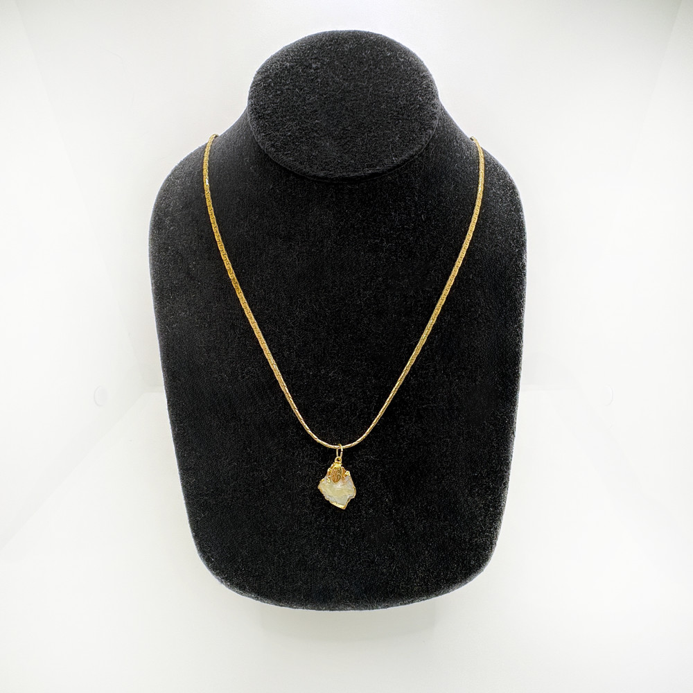 Vintage Gold-Tone Herringbone Chain Necklace with Raw Crystal Quartz Pendant