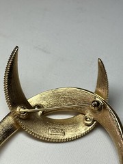 Vtg interlocking Double Crescent Moons Brooch CROWN TRIFARI Brushed Gold Tone