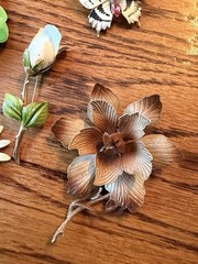 lot of 5 vintage enamel Metal flower brooches