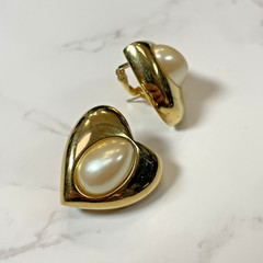 Vintage Richeleau Gold Tone Setting & Cabochon Faux Pearl Clip on Earrings