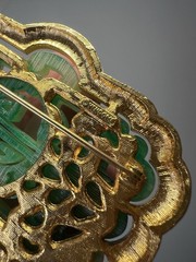 VTG VENDOME FAUX JADE GOLDTONE LARGE BROOCH & CLIP ON EARRINGS