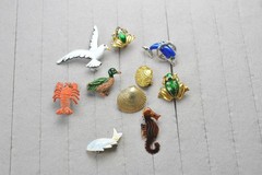Vtg to now Brooch Pin LOT petite frog lobster fish seagull beach shell CB17