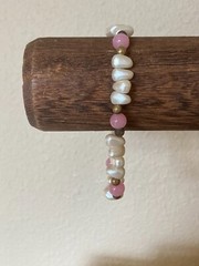 Vintage Faux Pearl and Pink Glass Bead Bracelet – 7″