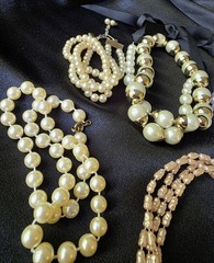 Vintage Collection Of 6 Imitation Pearl Necklaces Various Colors Excellent