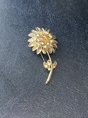 Vintage 1960’s Amber/Clear Rhinestone Goldtone Flower Brooch Pin w/ Secure Clasp