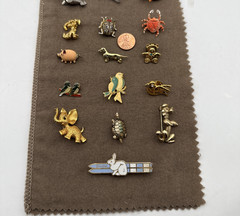 Vintage Pins Animal Theme Dog, Seal, Elephant, Crab Some Marked – Lot of 15