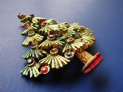 Vintage Signed Torino Rhinestone Gold Tone Christmas Tree Pin Brooch