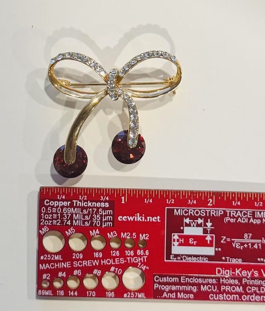 New bow Brooch, Good quality, Size in picture, Only have one