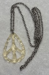 VTG Peace Love Sign Plastic Oval Pendant Silver Tone Chain Necklace 36” NOS NEW