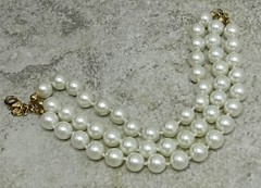 Premier Designs Faux Pearl Bracelet 3 Strand Classic Gold Tone Clasp 1990’s Vtg