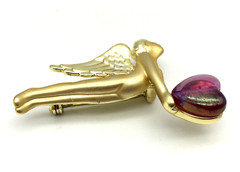 CAJC Vintage GoldTone Metal Winged Cherub HoldIng Amethyst Color Glass Heart Pin