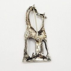 Giraffe Mom and Calf Baby Kissing Jezlaine Sterling 925 Filigree Vtg Brooch Pin