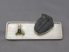 Fine VIVIAN FERRAZ Brazil Studio Sterling & 18K FLY & Fossil TRILOBITE BROOCH
