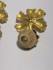 Vintage Gold Tone Flower & Wood Bead Stud Dangle Earrings 2″. BOHO. 70’s.