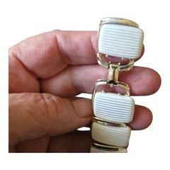 Lisner Thermoset Bracelet Textured White Gold Panel Vintage Collectible 7″ #195