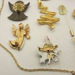 Vintage Christmas Jewelry Lot Santa Tree Angel Snowman Cardinal Poinsettia