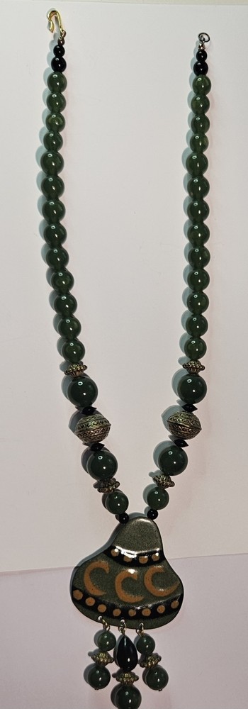 VINTAGE CHINESE EXPORT-STYLE BEADED JADE & ANTIQUE GOLD PLATED NECKLACE